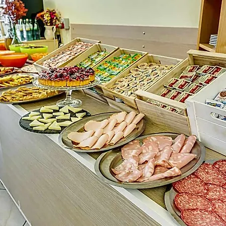 Gadames - Lunch On The Hotel